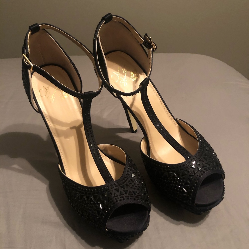 10 Colon Stuart TStrap Heels